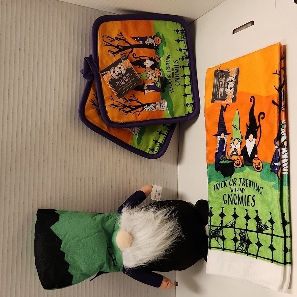 Gnome decor Frankenstein 2 pot holders towel kitchen New NWT Halloweenl